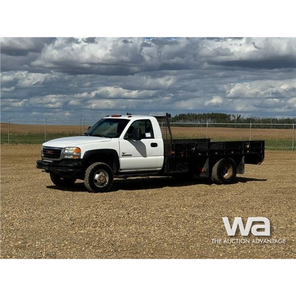 2004 GMC SIERRA 3500 DUALLY FLATBED TRUCK