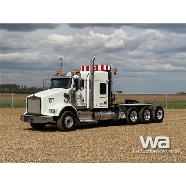 2020 KENWORTH T800 TRI DRIVE SLEEPER WINCH TRACTOR