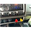 Image 20 : 2020 KENWORTH T800 TRI DRIVE SLEEPER WINCH TRACTOR