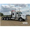 Image 2 : 2020 KENWORTH T800 TRI DRIVE SLEEPER WINCH TRACTOR