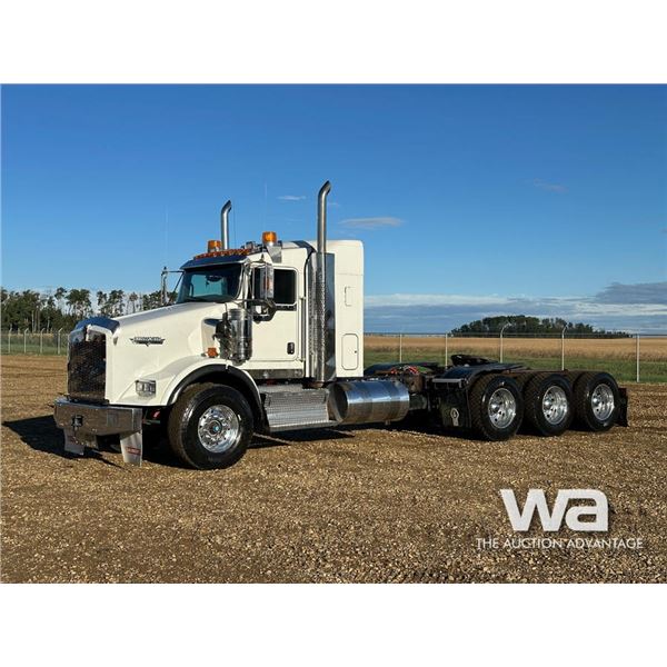 2012 KENWORTH T800 TRI DRIVE SLEEPER TRUCK TRACTOR