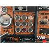 Image 19 : 2000 KENWORTH T800B T/A SLEEPER TRUCK TRACTOR