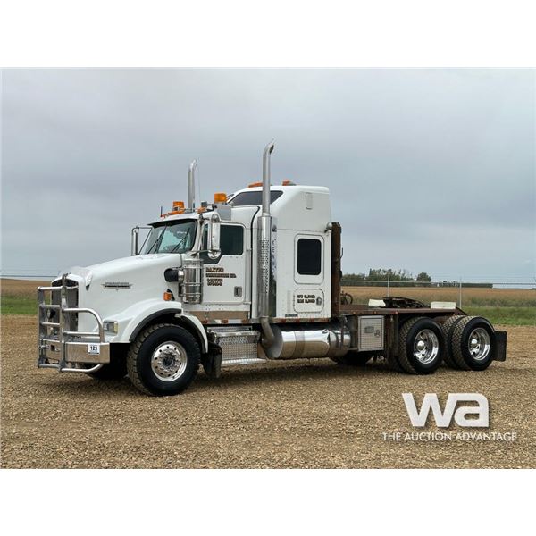 2000 KENWORTH T800B T/A SLEEPER TRUCK TRACTOR