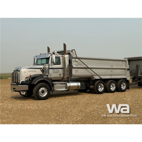 2022 WESTERN STAR 4900SB TRI DRIVE DUMP TRUCK