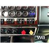 Image 20 : 2008 KENWORTH T800B TRI DRIVE SLEEPER DUMP TRUCK
