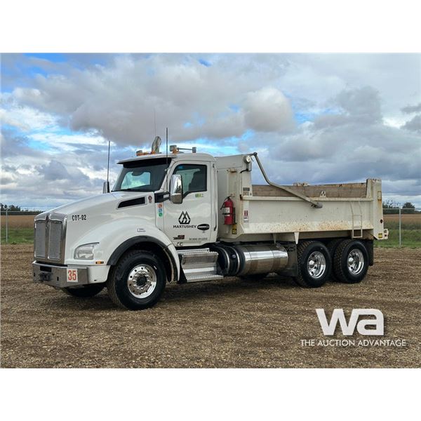 2020 KENWORTH T880 T/A DUMP TRUCK