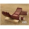 Image 4 : 3 SECTION TOMBSTONE ROUND BALE FEEDER