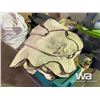 Image 3 : HORSE HALTERS, BLANKETS, MISC. HOUSEHOLD ITEMS