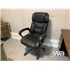Image 5 : (2) DESKS & OFFICE CHAIR
