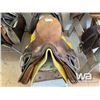 Image 3 : ENGLISH SADDLE & BLANKET