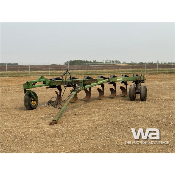 JOHN DEERE 3600 7 BOTTOM PLOW