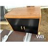 Image 5 : 2 DRAWER DESK & CABINET
