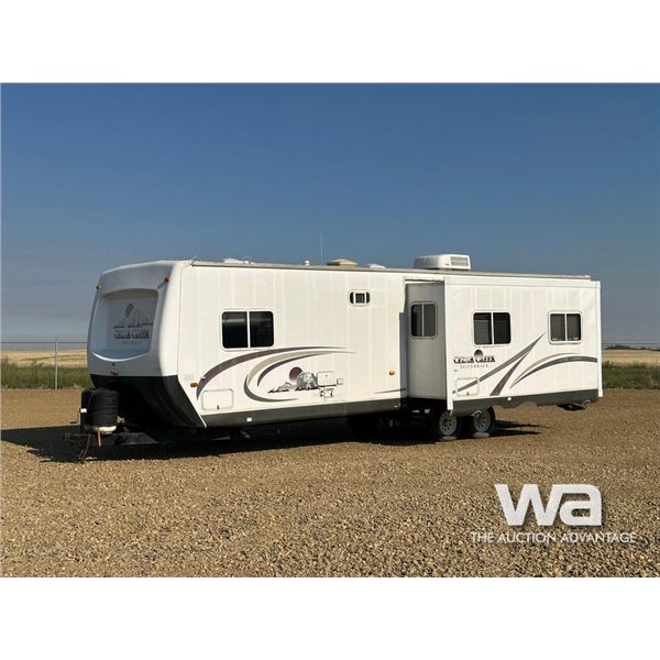 2003 CEDAR CREEK 31RL T/A TRAVEL TRAILER