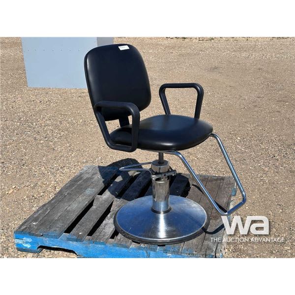 LEATHER HAIR STYLING CHAIR