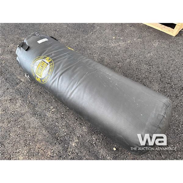 EVERLAST PUNCHING BAG