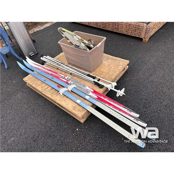 SNOW SHOES, 2 SETS OF CROSS COUNTRY SKIIS