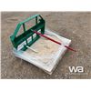Image 2 : TRACTOR FEL BALE SPEAR