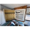 Image 10 : 8 FT. TRUCK CAMPER
