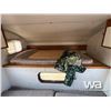 Image 12 : 8 FT. TRUCK CAMPER