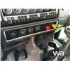 Image 12 : 2018 KENWORTH T800 TRI DRIVE SLEEPER TRUCK TRACTOR