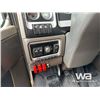 Image 13 : 2018 KENWORTH T800 TRI DRIVE SLEEPER TRUCK TRACTOR