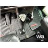 Image 15 : 2018 KENWORTH T800 TRI DRIVE SLEEPER TRUCK TRACTOR