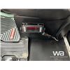 Image 16 : 2018 KENWORTH T800 TRI DRIVE SLEEPER TRUCK TRACTOR