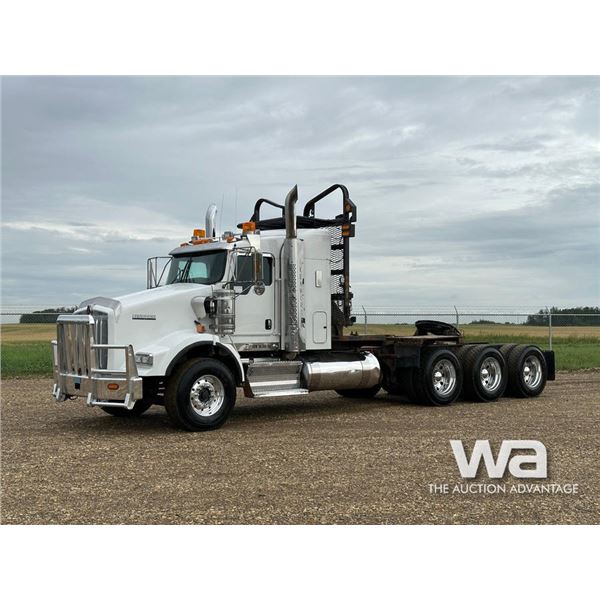 2018 KENWORTH T800 TRI DRIVE SLEEPER TRUCK TRACTOR
