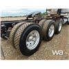 Image 29 : 2018 KENWORTH T800 TRI DRIVE SLEEPER TRUCK TRACTOR