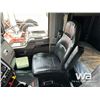Image 7 : 2018 KENWORTH T800 TRI DRIVE SLEEPER TRUCK TRACTOR