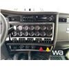 Image 9 : 2018 KENWORTH T800 TRI DRIVE SLEEPER TRUCK TRACTOR