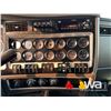 Image 10 : 2016 KENWORTH T800 TRI DRIVE TRUCK TRACTOR