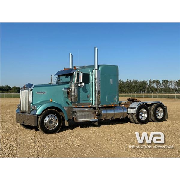 2005 KENWORTH W900B T/A SLEEPER TRUCK TRACTOR