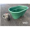 Image 3 : 380 L PLASTIC FEEDER & 5 BUCKETS