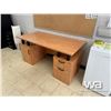 Image 2 : WOOD DECK W/ 2 CABINETS