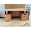 Image 6 : WOOD DECK W/ 2 CABINETS