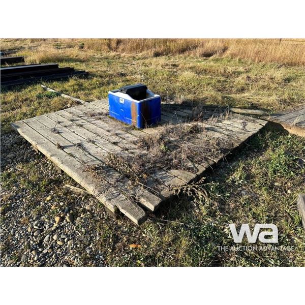 WOOD MAT W/ LIVESTOCK WATERER