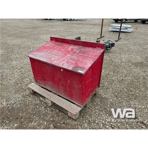 RED WOOD STORAGE BOX & CONTENTS