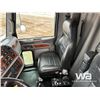 Image 7 : 2007 PETERBILT 378 T/A SLEEPER WINCH TRACTOR
