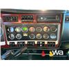 Image 10 : 2008 KENWORTH T800 T/A SLEEPER WINCH TRACTOR