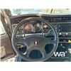 Image 12 : 2018 KENWORTH T800 TRI DRIVE SLEEPER TRUCK TRACTOR
