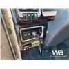 Image 14 : 2018 KENWORTH T800 TRI DRIVE SLEEPER TRUCK TRACTOR