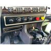 Image 16 : 2018 KENWORTH T800 TRI DRIVE SLEEPER TRUCK TRACTOR
