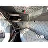 Image 19 : 2018 KENWORTH T800 TRI DRIVE SLEEPER TRUCK TRACTOR