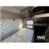 Image 20 : 2018 KENWORTH T800 TRI DRIVE SLEEPER TRUCK TRACTOR