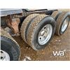Image 31 : 2018 KENWORTH T800 TRI DRIVE SLEEPER TRUCK TRACTOR