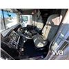 Image 7 : 2018 KENWORTH T800 TRI DRIVE SLEEPER TRUCK TRACTOR