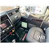 Image 9 : 2018 KENWORTH T800 TRI DRIVE SLEEPER TRUCK TRACTOR