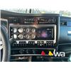 Image 10 : 2018 KENWORTH T800 TRI DRIVE SLEEPER TRUCK TRACTOR