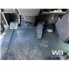 Image 13 : 2018 KENWORTH T800 TRI DRIVE SLEEPER TRUCK TRACTOR